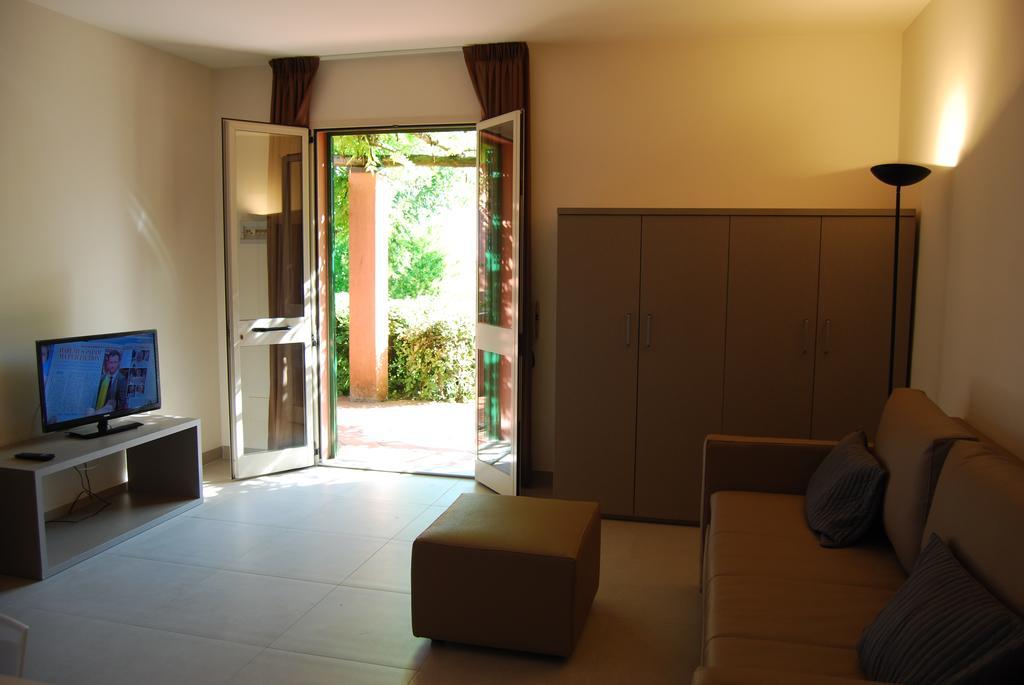 Residenze Al Colle Dei Pini Aparthotel Riccione Room photo