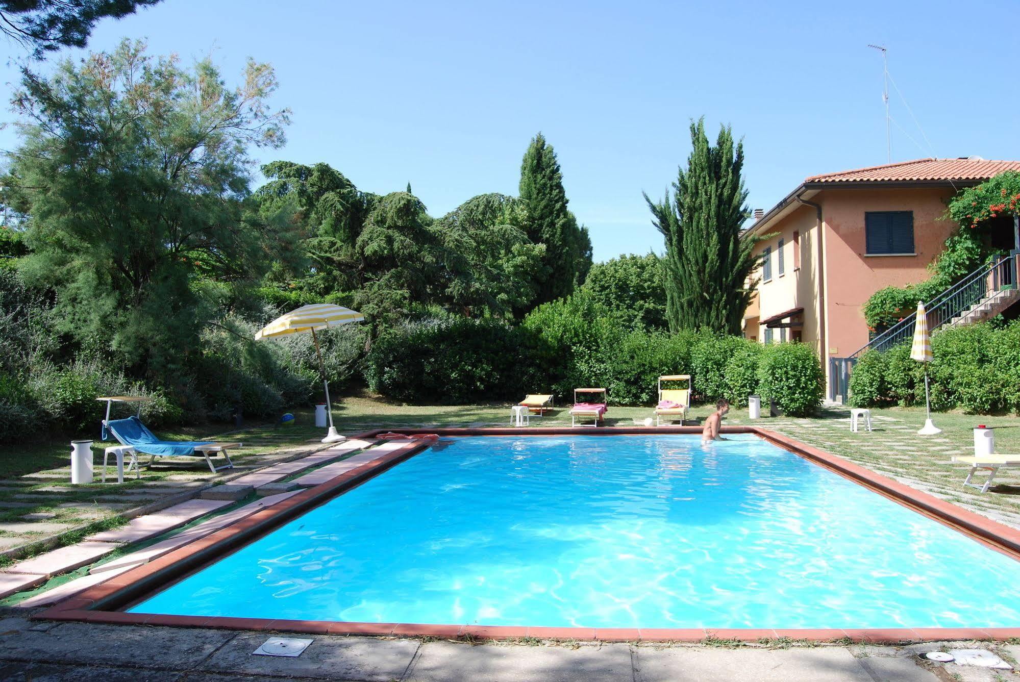 Residenze Al Colle Dei Pini Aparthotel Riccione Exterior photo