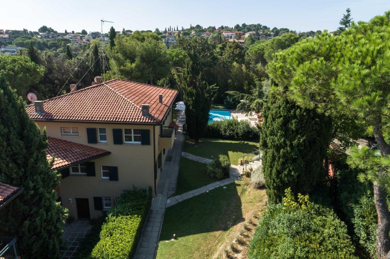 Residenze Al Colle Dei Pini Aparthotel Riccione Exterior photo